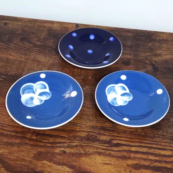 Japanese Porcelain Small Plates Set Of 3 - Picture 1 of 6